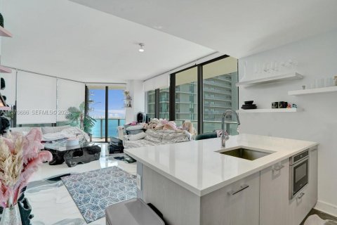 Condominio en venta en Miami, Florida, 3 dormitorios, 107.02 m2 № 2032699 - foto 19