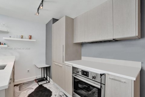 Condominio en venta en Miami, Florida, 3 dormitorios, 107.02 m2 № 2032699 - foto 18