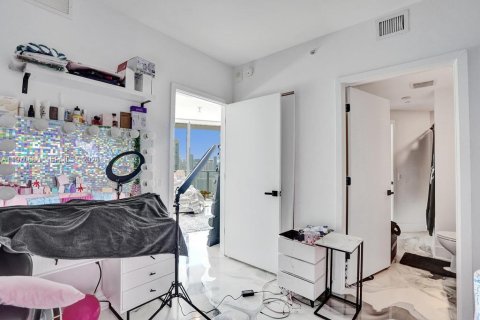 Condominio en venta en Miami, Florida, 3 dormitorios, 107.02 m2 № 2032699 - foto 12