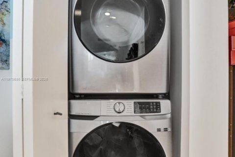 Condominio en venta en Miami, Florida, 3 dormitorios, 107.02 m2 № 2032699 - foto 28