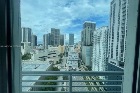 Condominio en alquiler en Miami, Florida, 2 dormitorios, 107.12 m2 № 2027810 - foto 6