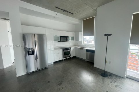 Condominio en alquiler en Miami, Florida, 2 dormitorios, 107.12 m2 № 2027810 - foto 4