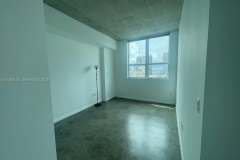 Condominio en alquiler en Miami, Florida, 2 dormitorios, 107.12 m2 № 2027810 - foto 5