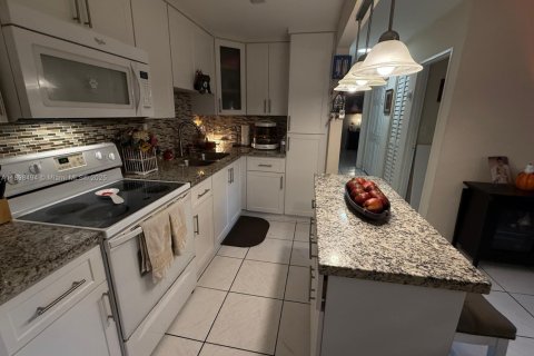 Apartamento en alquiler en Doral, Florida, 2 dormitorios, 98.48 m2 № 1953664 - foto 18