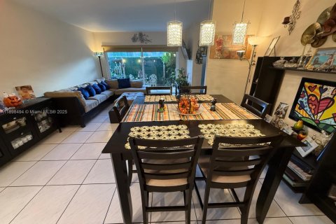 Apartamento en alquiler en Doral, Florida, 2 dormitorios, 98.48 m2 № 1953664 - foto 23