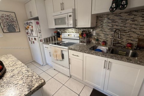 Apartamento en alquiler en Doral, Florida, 2 dormitorios, 98.48 m2 № 1953664 - foto 19