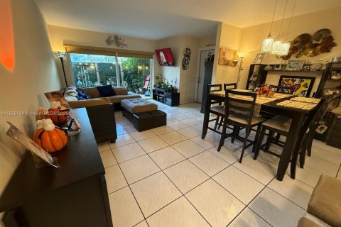 Apartamento en alquiler en Doral, Florida, 2 dormitorios, 98.48 m2 № 1953664 - foto 13