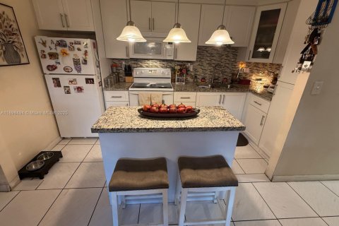 Apartamento en alquiler en Doral, Florida, 2 dormitorios, 98.48 m2 № 1953664 - foto 16