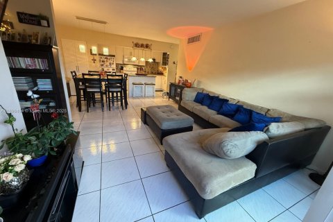Apartamento en alquiler en Doral, Florida, 2 dormitorios, 98.48 m2 № 1953664 - foto 10