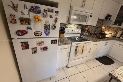 Apartamento en alquiler en Doral, Florida, 2 dormitorios, 98.48 m2 № 1953664 - foto 17