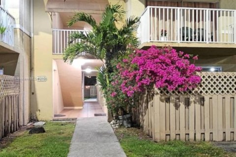 Apartamento en alquiler en Doral, Florida, 2 dormitorios, 98.48 m2 № 1953664 - foto 1
