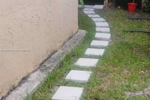 Apartamento en alquiler en Doral, Florida, 2 dormitorios, 98.48 m2 № 1953664 - foto 29
