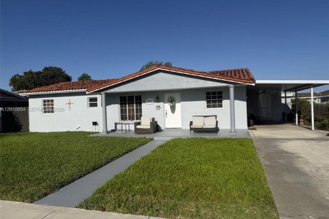 Villa ou maison à Miami Gardens, Floride 3 chambres, 207.82 m2 № 2090210