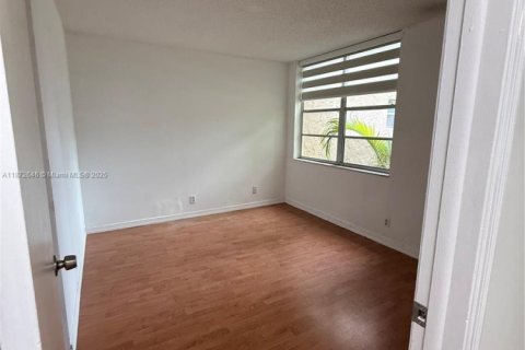 Снять в аренду таунхаус в Дейви, Флорида 3 спальни, 116.13м2, № 1932806 - фото 11