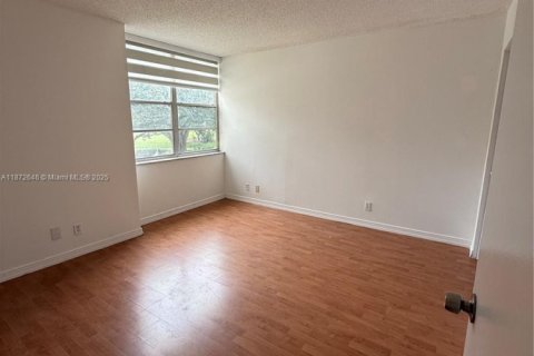 Снять в аренду таунхаус в Дейви, Флорида 3 спальни, 116.13м2, № 1932806 - фото 13