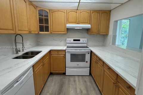 Снять в аренду таунхаус в Дейви, Флорида 3 спальни, 116.13м2, № 1932806 - фото 7