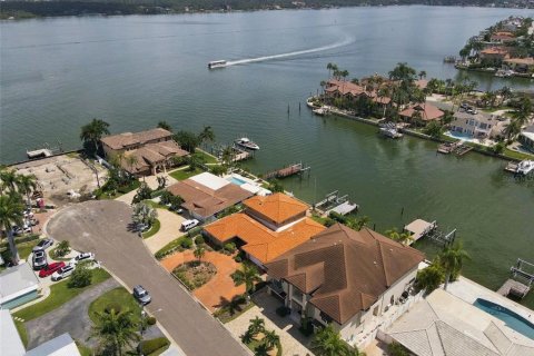 Villa ou maison à louer à Treasure Island, Floride: 4 chambres, 313.55 m2 № 2383630 - photo 2
