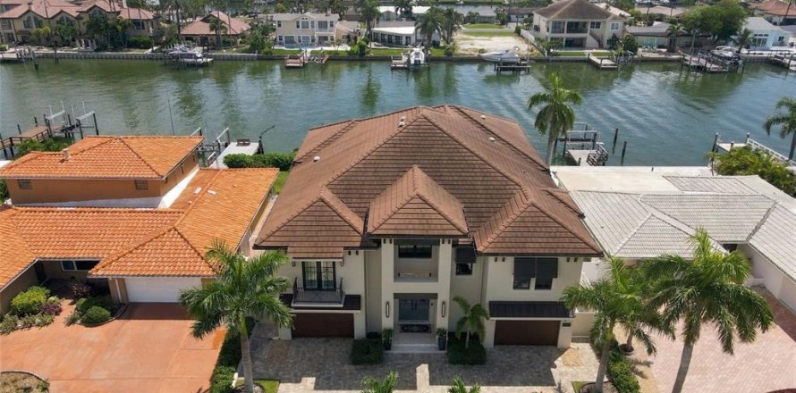 Villa ou maison à Treasure Island, Floride 4 chambres, 313.55 m2 № 2383630