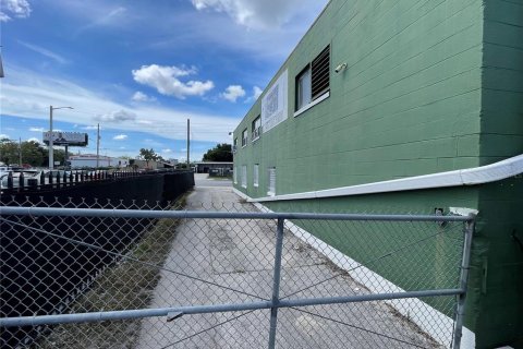 Immobilier commercial à vendre à Orlando, Floride: 855.72 m2 № 1912939 - photo 2