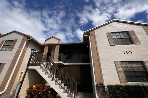 Снять в аренду кондоминиум в Хомстед, Флорида 3 спальни, 111.02м2, № 1992049 - фото 1