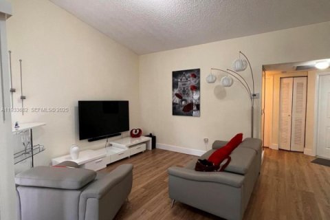 Снять в аренду кондоминиум в Хомстед, Флорида 3 спальни, 111.02м2, № 1992049 - фото 15