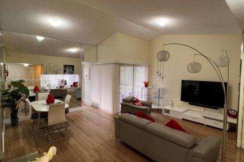 Снять в аренду кондоминиум в Хомстед, Флорида 3 спальни, 111.02м2, № 1992049 - фото 9