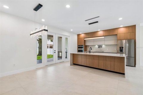 Villa ou maison à vendre à Tampa, Floride: 4 chambres, 297.38 m2 № 2418675 - photo 5