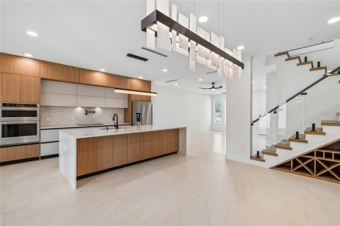 Villa ou maison à vendre à Tampa, Floride: 4 chambres, 297.38 m2 № 2418675 - photo 3