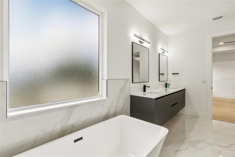 Villa ou maison à vendre à Tampa, Floride: 4 chambres, 297.38 m2 № 2418675 - photo 6