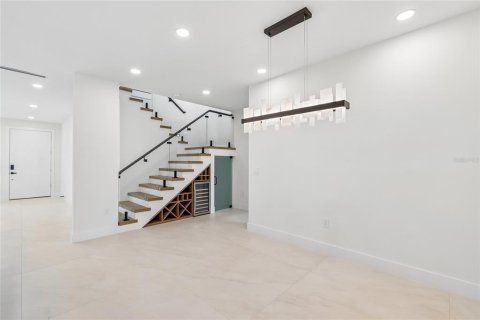 Villa ou maison à vendre à Tampa, Floride: 4 chambres, 297.38 m2 № 2418675 - photo 4
