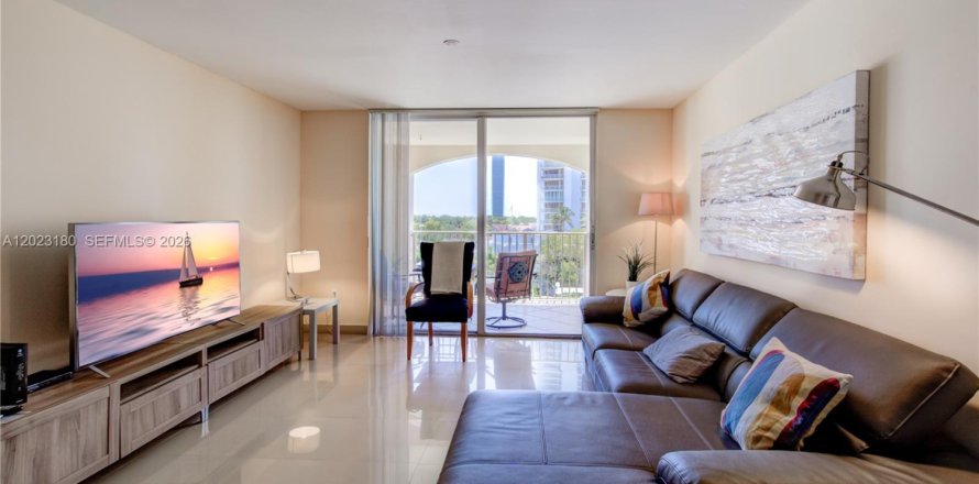Condo in Aventura, Florida, 2 bedrooms  № 2188703