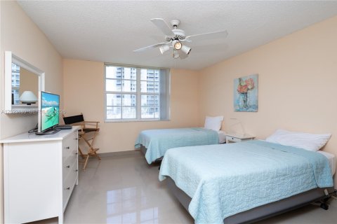 Condo in Aventura, Florida, 2 bedrooms  № 2188703 - photo 12