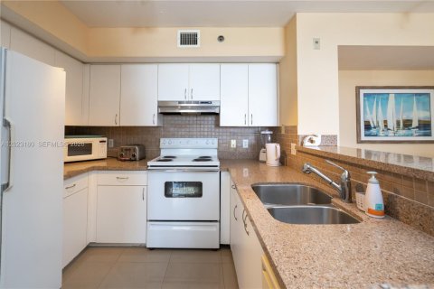 Condo in Aventura, Florida, 2 bedrooms  № 2188703 - photo 9