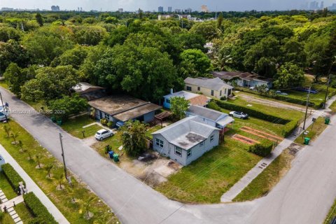 Villa ou maison à louer à Miami, Floride: 2 chambres, 69.12 m2 № 2000533 - photo 4