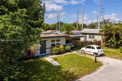 Villa ou maison à louer à Miami, Floride: 2 chambres, 69.12 m2 № 2000533 - photo 5