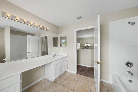House in Lutz, Florida 5 bedrooms, 339.93 sq.m. № 2231491 - photo 24