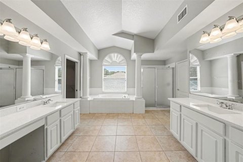 House in Lutz, Florida 5 bedrooms, 339.93 sq.m. № 2231491 - photo 20