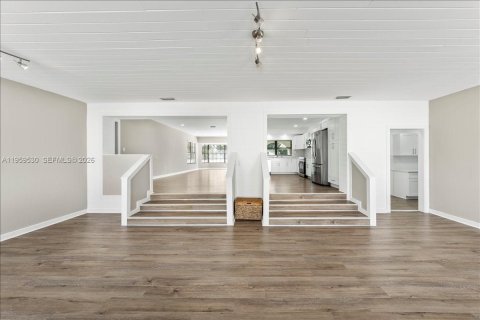 Снять в аренду виллу или дом в Саут-Майами, Флорида 5 спален, 343.37м2, № 2019806 - фото 21