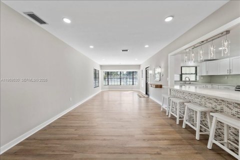 Снять в аренду виллу или дом в Саут-Майами, Флорида 5 спален, 343.37м2, № 2019806 - фото 11