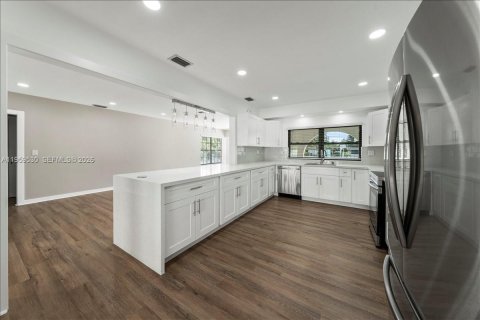 Снять в аренду виллу или дом в Саут-Майами, Флорида 5 спален, 343.37м2, № 2019806 - фото 17