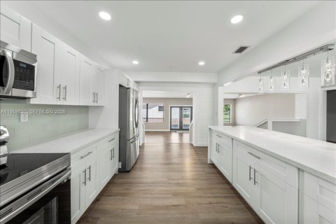 Снять в аренду виллу или дом в Саут-Майами, Флорида 5 спален, 343.37м2, № 2019806 - фото 19