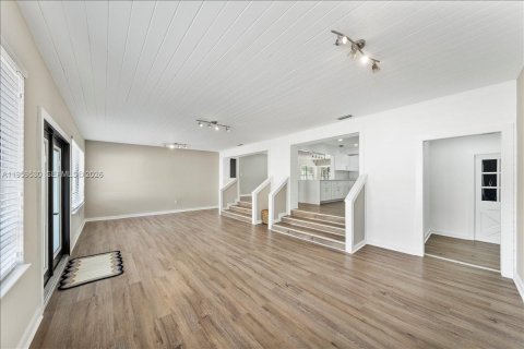 Снять в аренду виллу или дом в Саут-Майами, Флорида 5 спален, 343.37м2, № 2019806 - фото 22