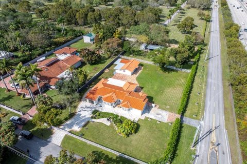 Снять в аренду виллу или дом в Саут-Майами, Флорида 5 спален, 343.37м2, № 2019806 - фото 3