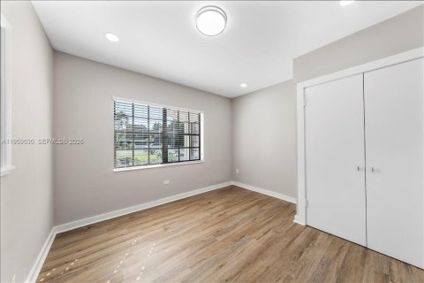 Снять в аренду виллу или дом в Саут-Майами, Флорида 5 спален, 343.37м2, № 2019806 - фото 26