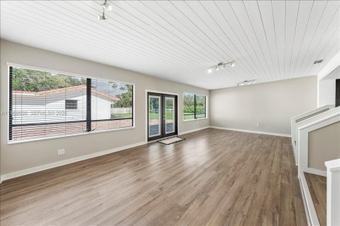 Снять в аренду виллу или дом в Саут-Майами, Флорида 5 спален, 343.37м2, № 2019806 - фото 23