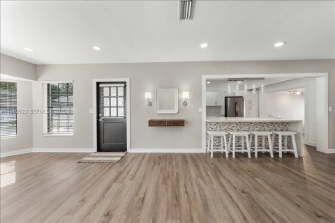 Снять в аренду виллу или дом в Саут-Майами, Флорида 5 спален, 343.37м2, № 2019806 - фото 13