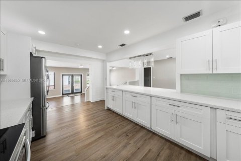 Снять в аренду виллу или дом в Саут-Майами, Флорида 5 спален, 343.37м2, № 2019806 - фото 18