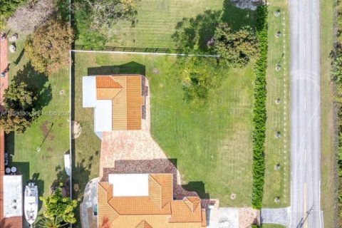 Снять в аренду виллу или дом в Саут-Майами, Флорида 5 спален, 343.37м2, № 2019806 - фото 2