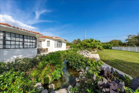 Снять в аренду виллу или дом в Саут-Майами, Флорида 5 спален, 343.37м2, № 2019806 - фото 7