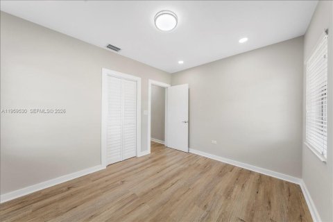 Снять в аренду виллу или дом в Саут-Майами, Флорида 5 спален, 343.37м2, № 2019806 - фото 29